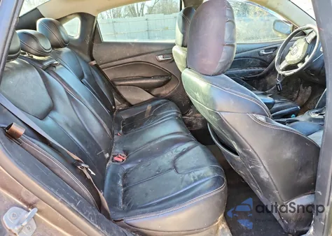 2016 Dodge Dart Limited z USA, uszkodzony, nr VIN 1C3CDFCB4GD516676